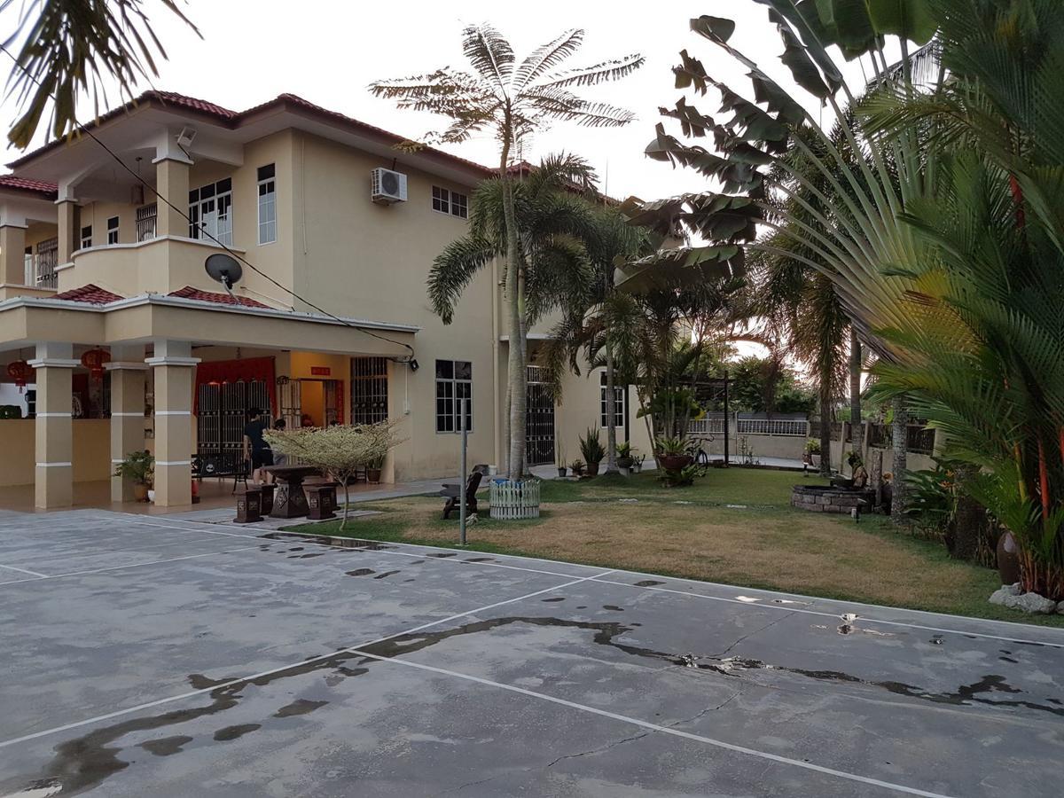 Big Garden Homestay Pantai Remis Ngoại thất bức ảnh